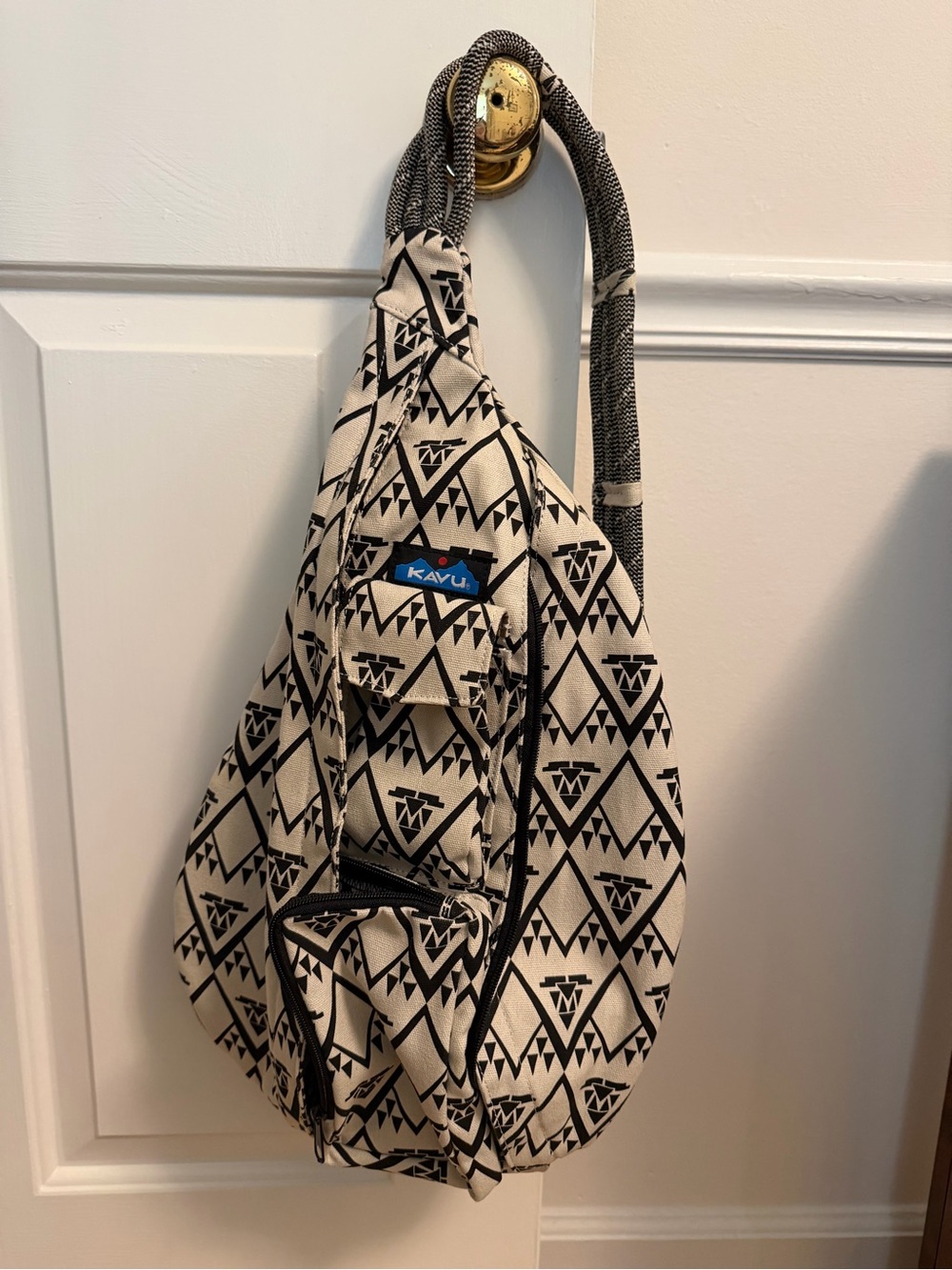 Kavu Black & Cream Geometric Sling Bag
